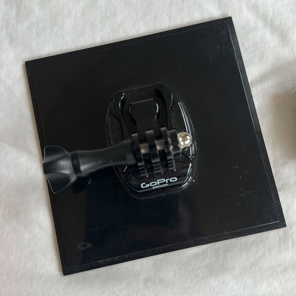 GoPro Hero 3 white edition - includes camera, case, charger, and mounting kit - Picture 4 of 9